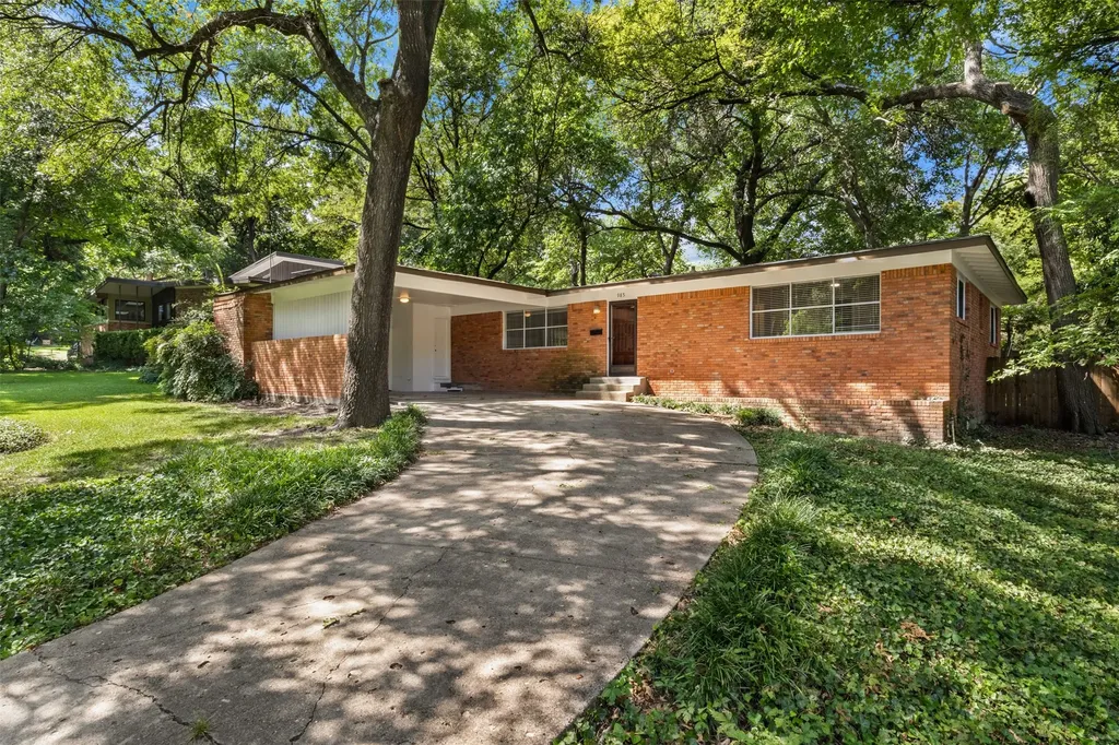985 N Rustic Circle Dallas TX 75218