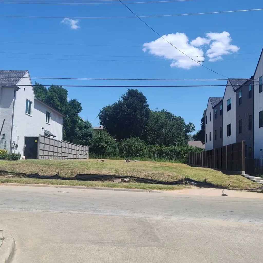 2170 Lovedale Avenue Dallas TX 75235