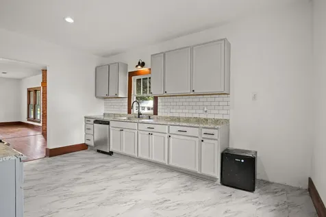 207 W 3rd Street Omaha TX 75571