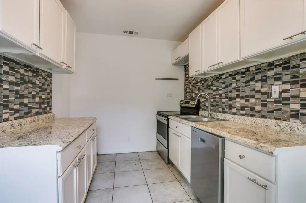 818 E Woodin Boulevard Dallas TX 75216