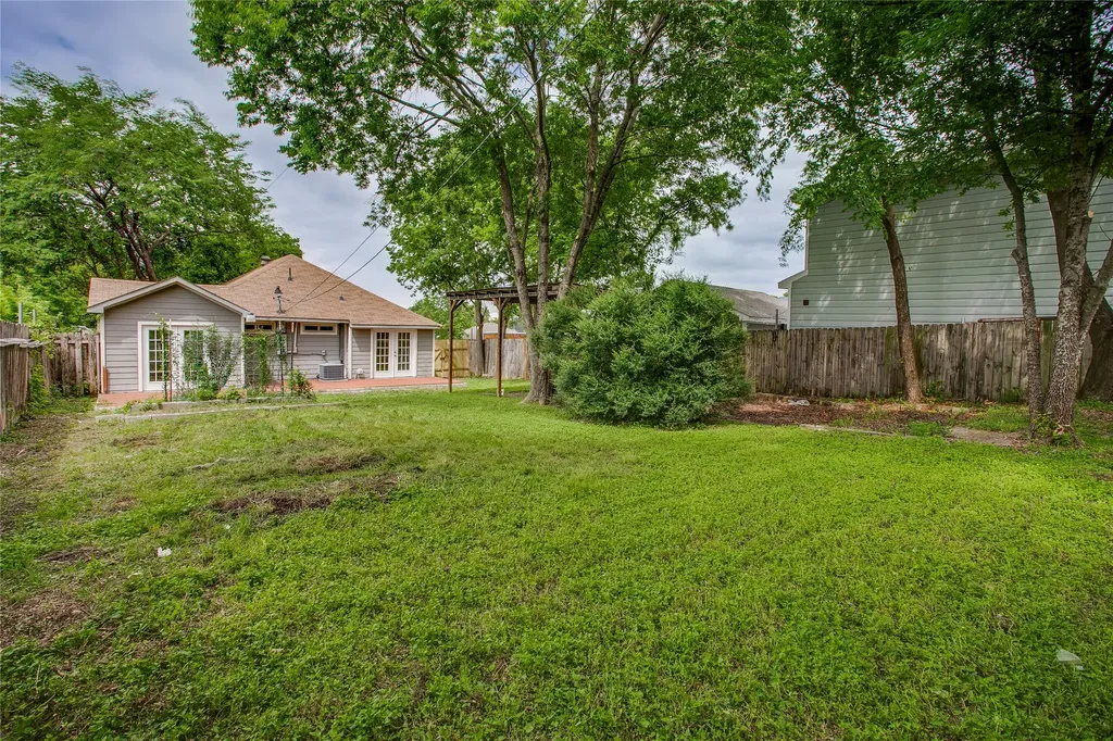818 E Woodin Boulevard Dallas TX 75216