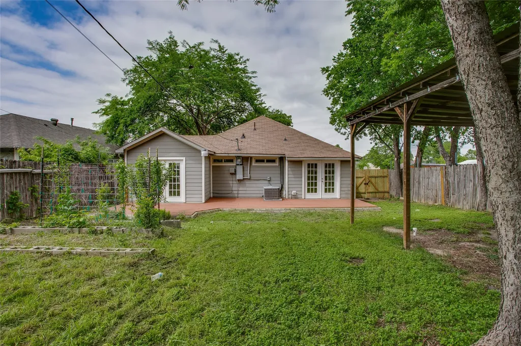 818 E Woodin Boulevard Dallas TX 75216