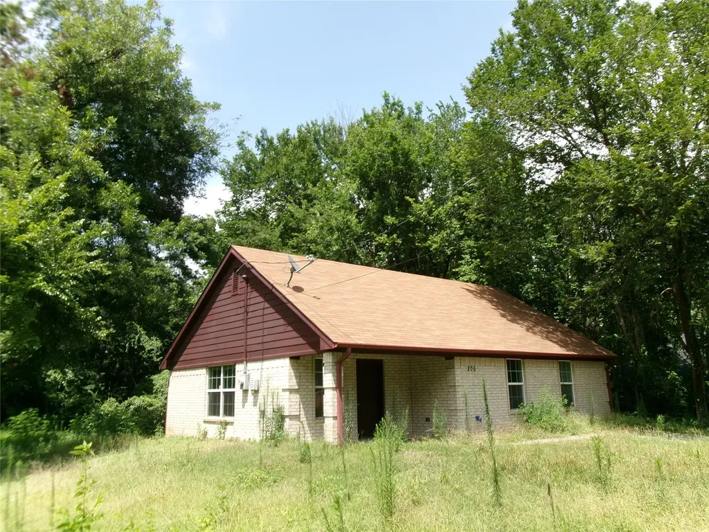 204 Maxwell Street Sulphur Springs TX 75482