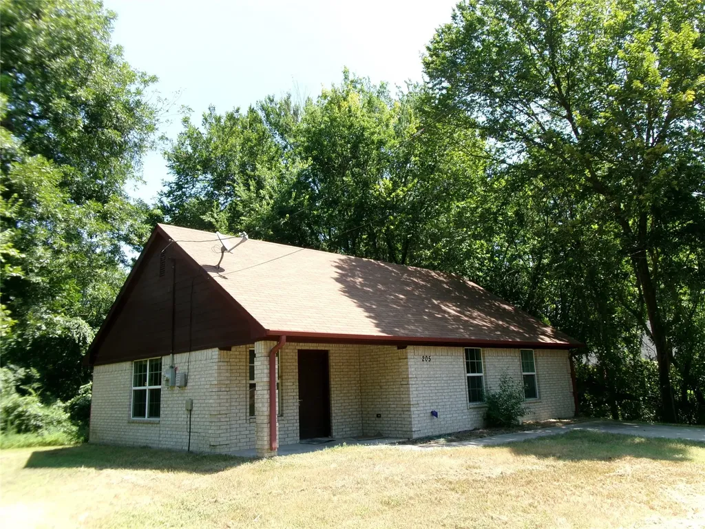 204 Maxwell Street Sulphur Springs TX 75482