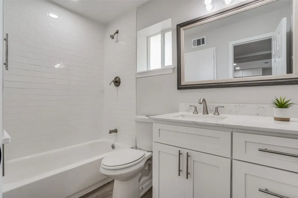 5444 Gaston Avenue Dallas TX 75214