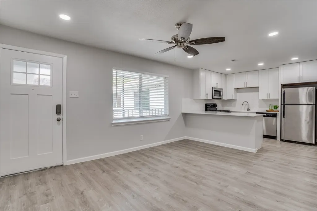 5444 Gaston Avenue Dallas TX 75214