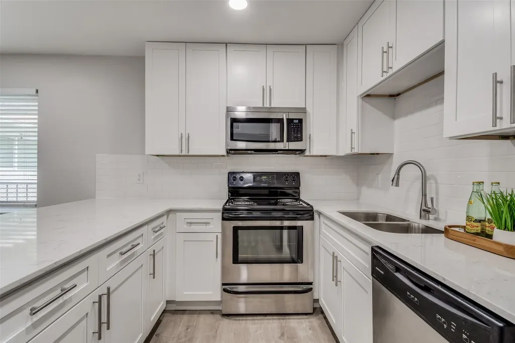 5444 Gaston Avenue Dallas TX 75214