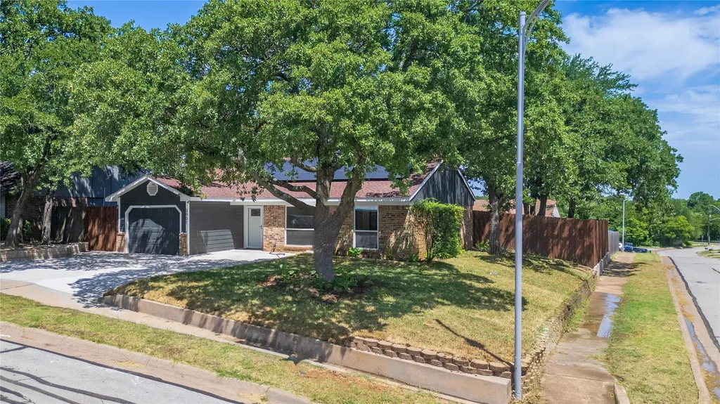 3901 Glengate Drive Arlington TX 76016