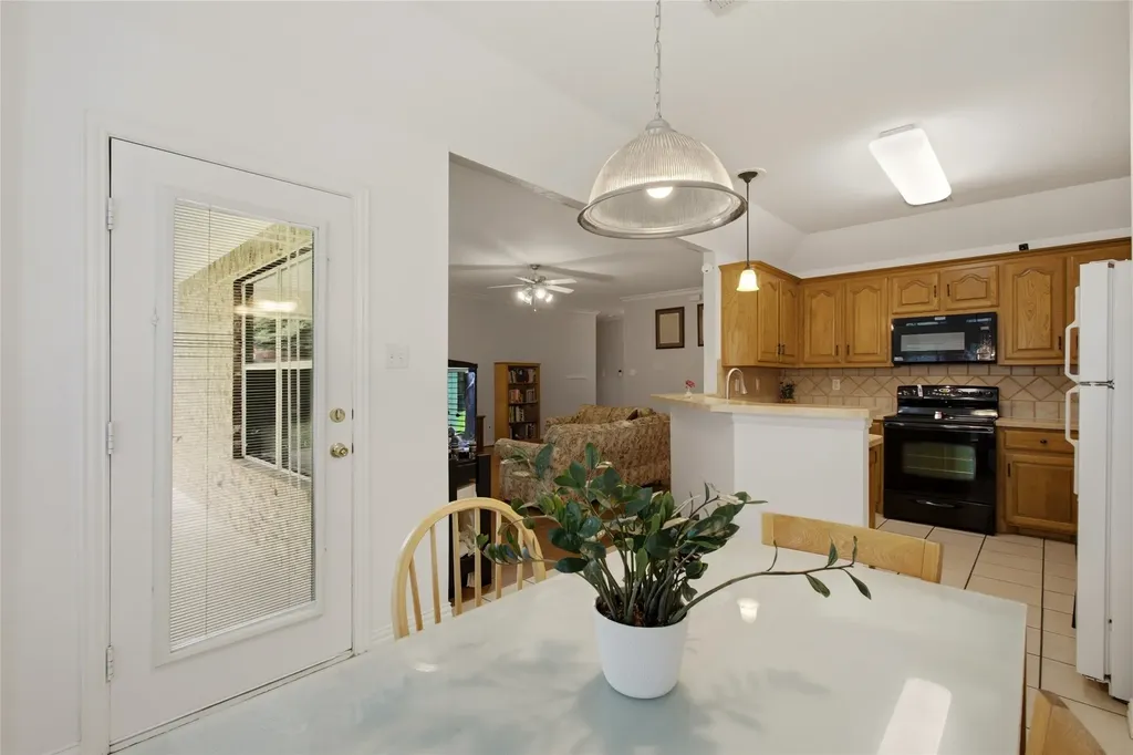 711 Oakmont Drive Ennis TX 75119