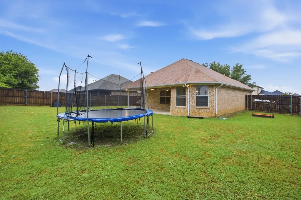 711 Oakmont Drive Ennis TX 75119