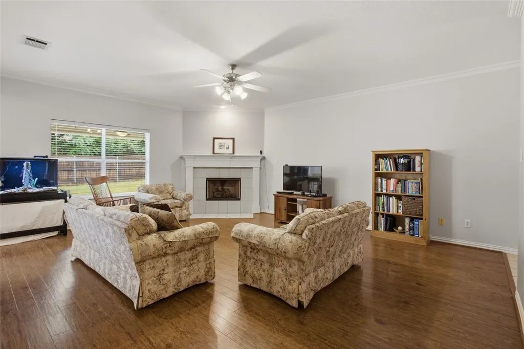 711 Oakmont Drive Ennis TX 75119