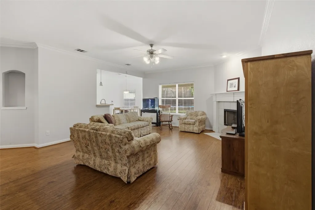 711 Oakmont Drive Ennis TX 75119