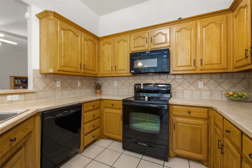 711 Oakmont Drive Ennis TX 75119