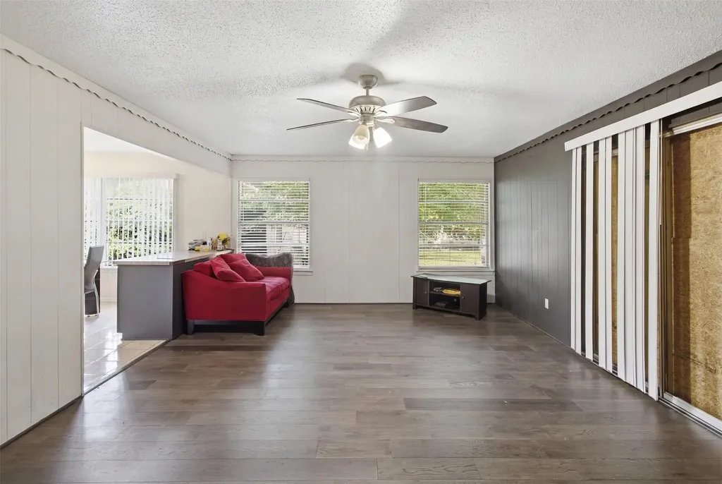 6632 Emhouse Street Dallas TX 75232