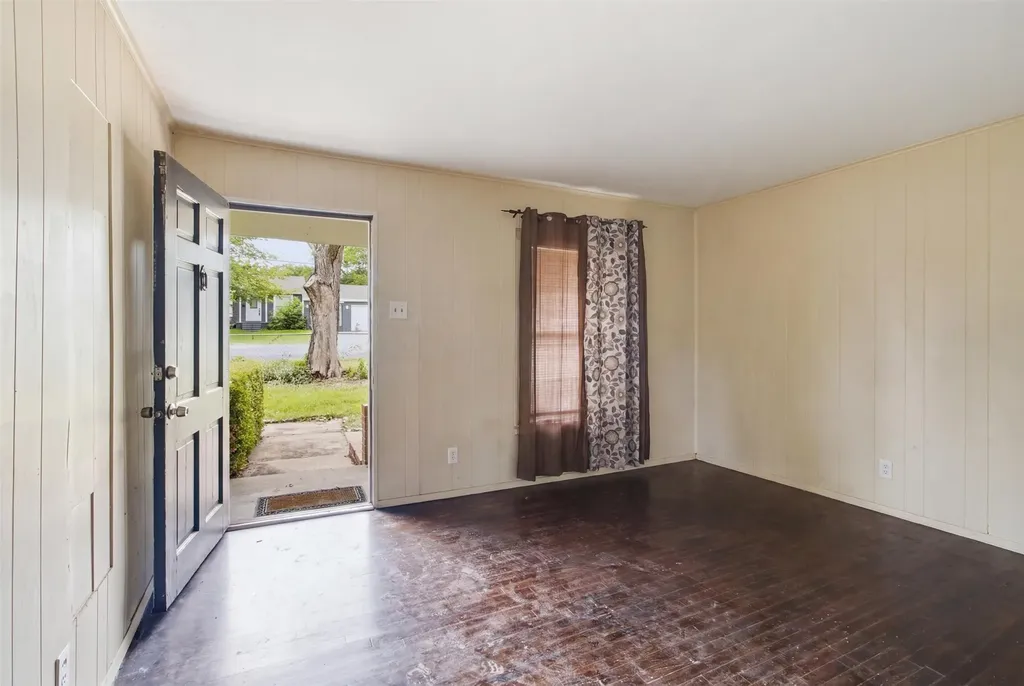 6632 Emhouse Street Dallas TX 75232