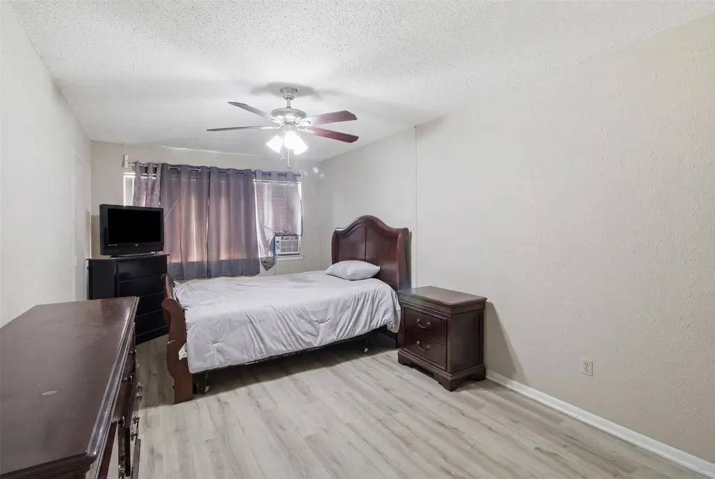 6632 Emhouse Street Dallas TX 75232