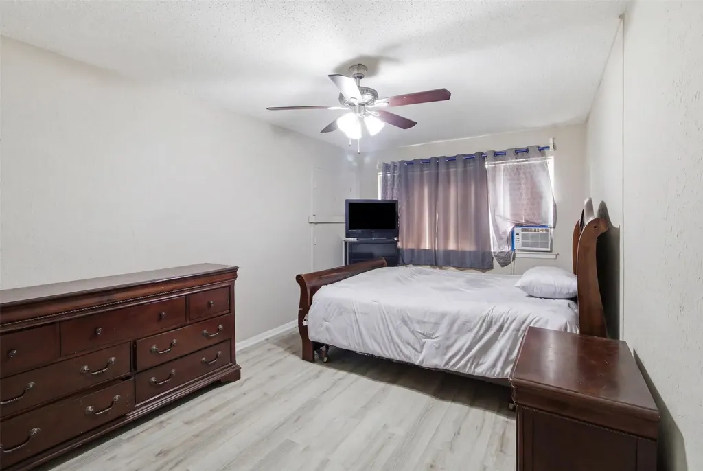 6632 Emhouse Street Dallas TX 75232