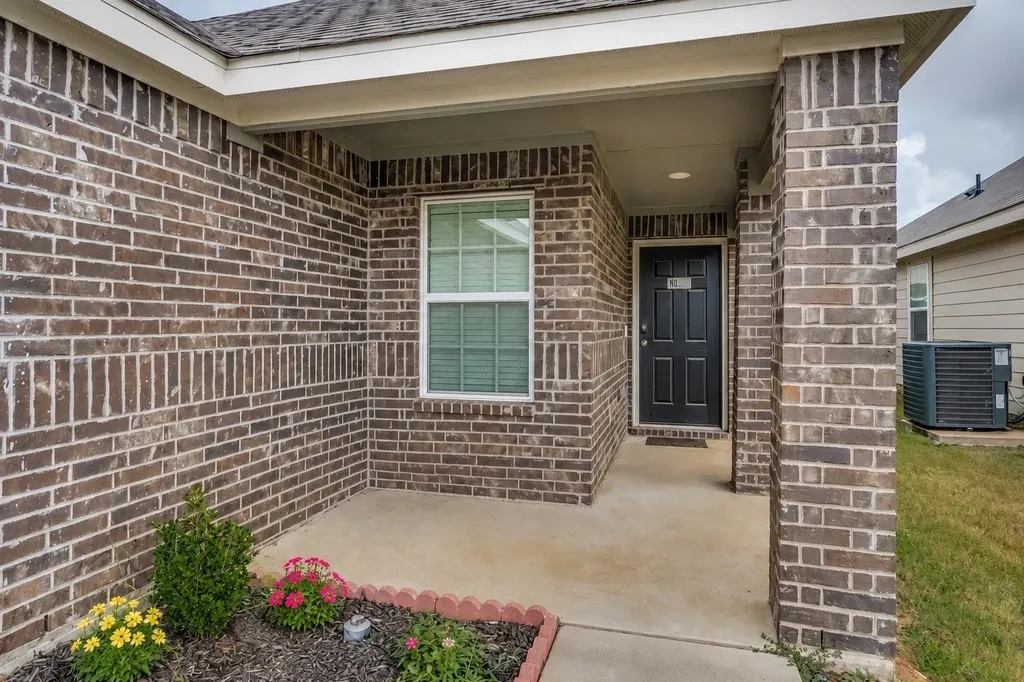 421 Sussex Drive Everman TX 76140