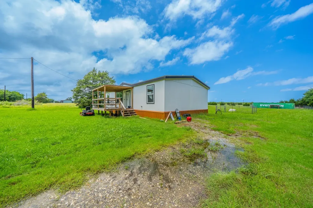 460 County Road 1260 Savoy TX 75479