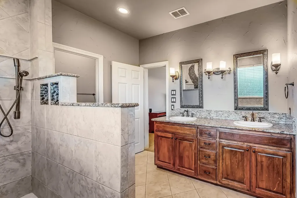 18156 Frankford Lakes Circle Dallas TX 75252