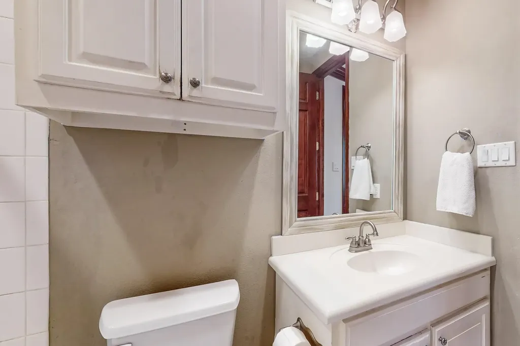 18156 Frankford Lakes Circle Dallas TX 75252