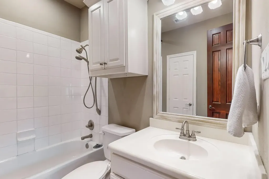 18156 Frankford Lakes Circle Dallas TX 75252