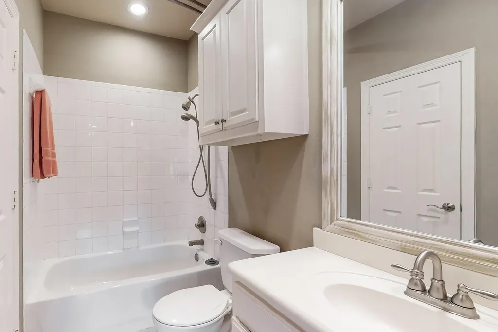 18156 Frankford Lakes Circle Dallas TX 75252