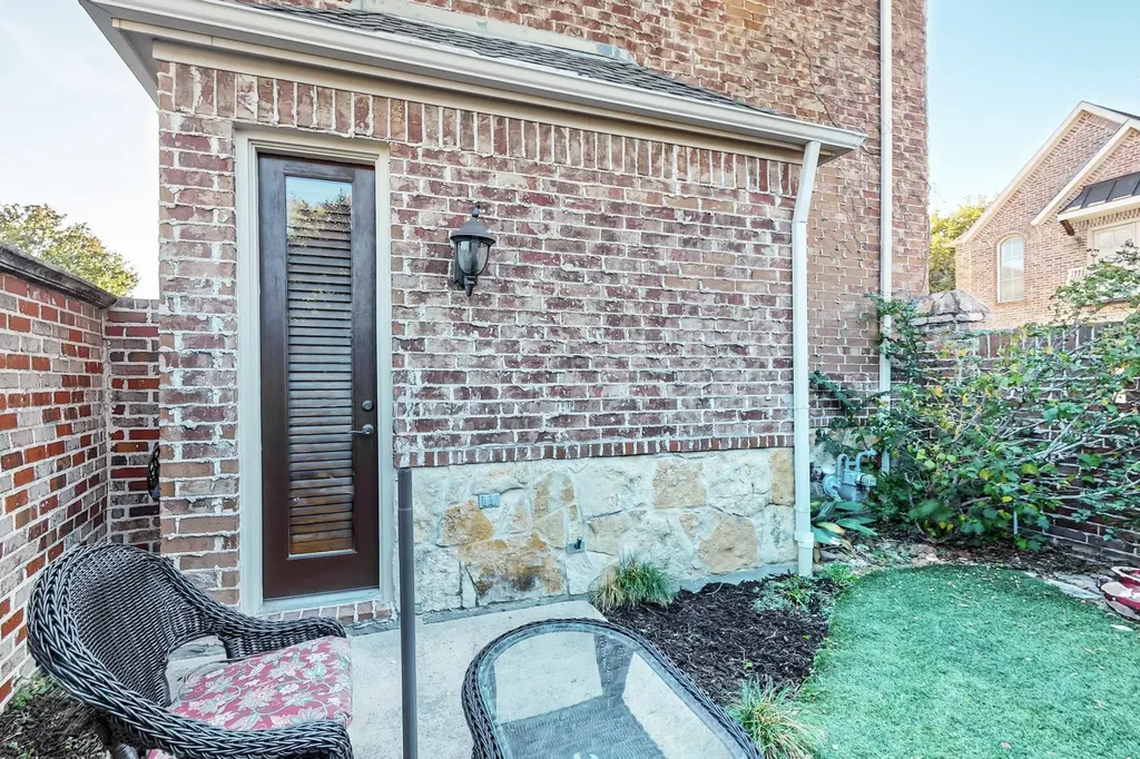 18156 Frankford Lakes Circle Dallas TX 75252