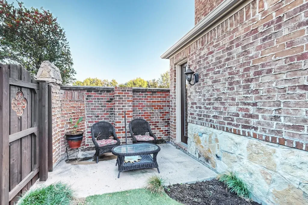 18156 Frankford Lakes Circle Dallas TX 75252