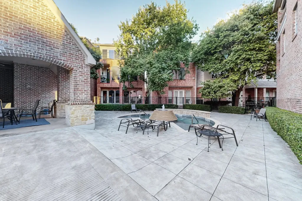 18156 Frankford Lakes Circle Dallas TX 75252