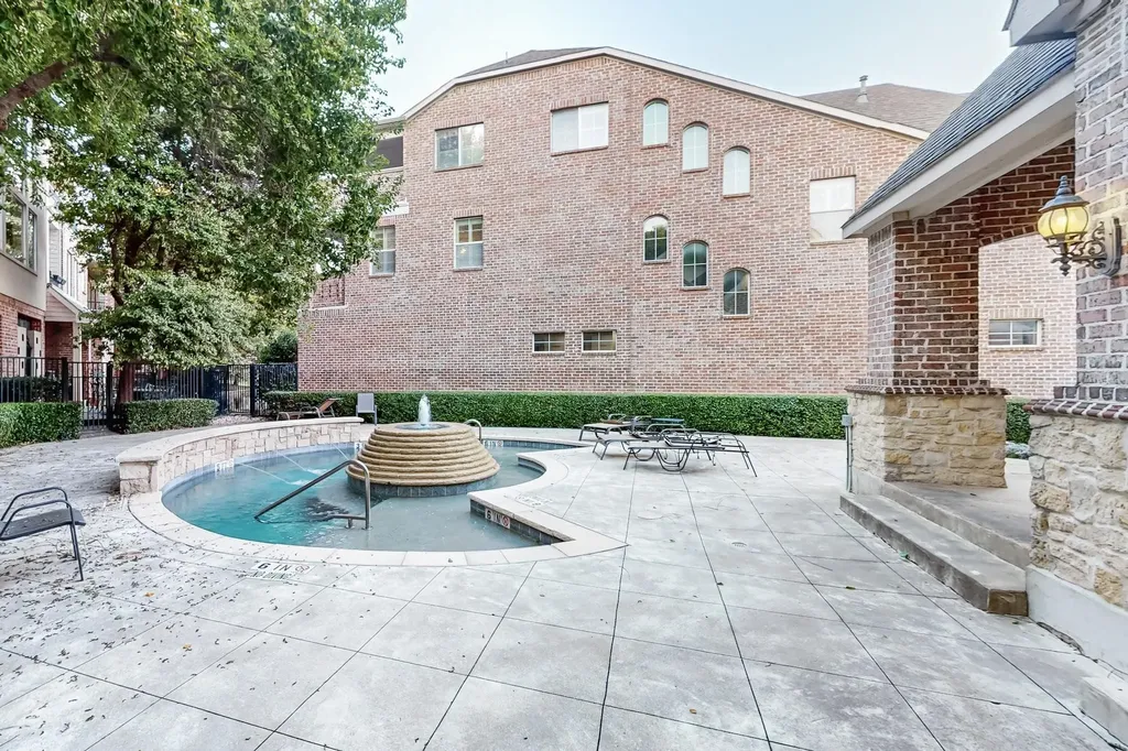 18156 Frankford Lakes Circle Dallas TX 75252