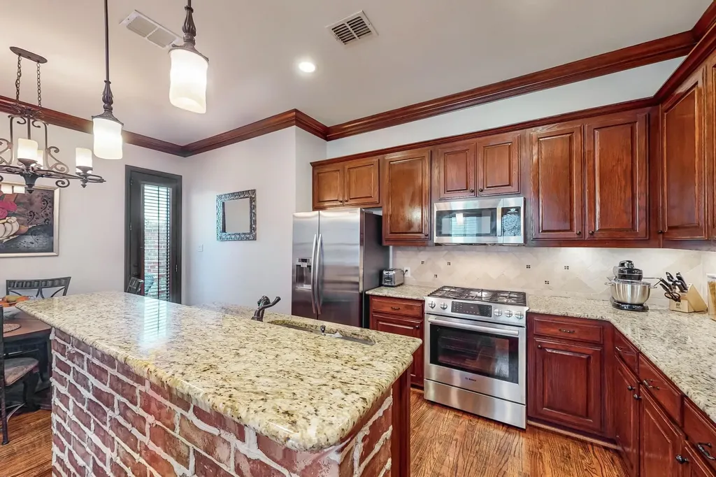 18156 Frankford Lakes Circle Dallas TX 75252