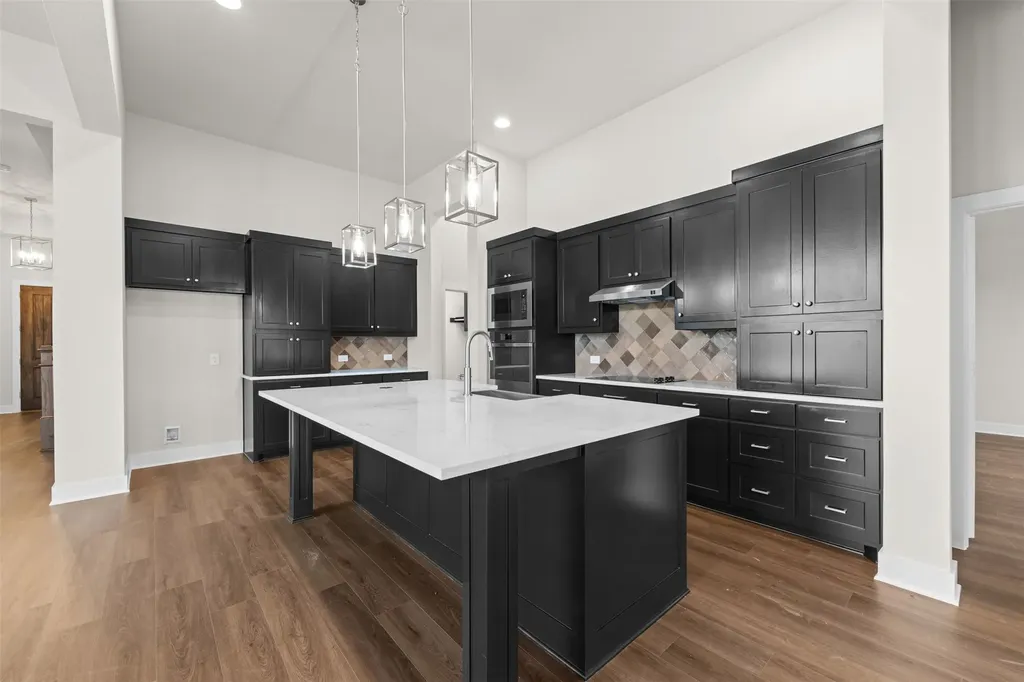 552 Holiday Avenue Waxahachie TX 75165