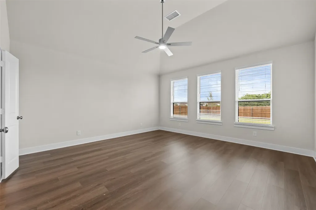 552 Holiday Avenue Waxahachie TX 75165