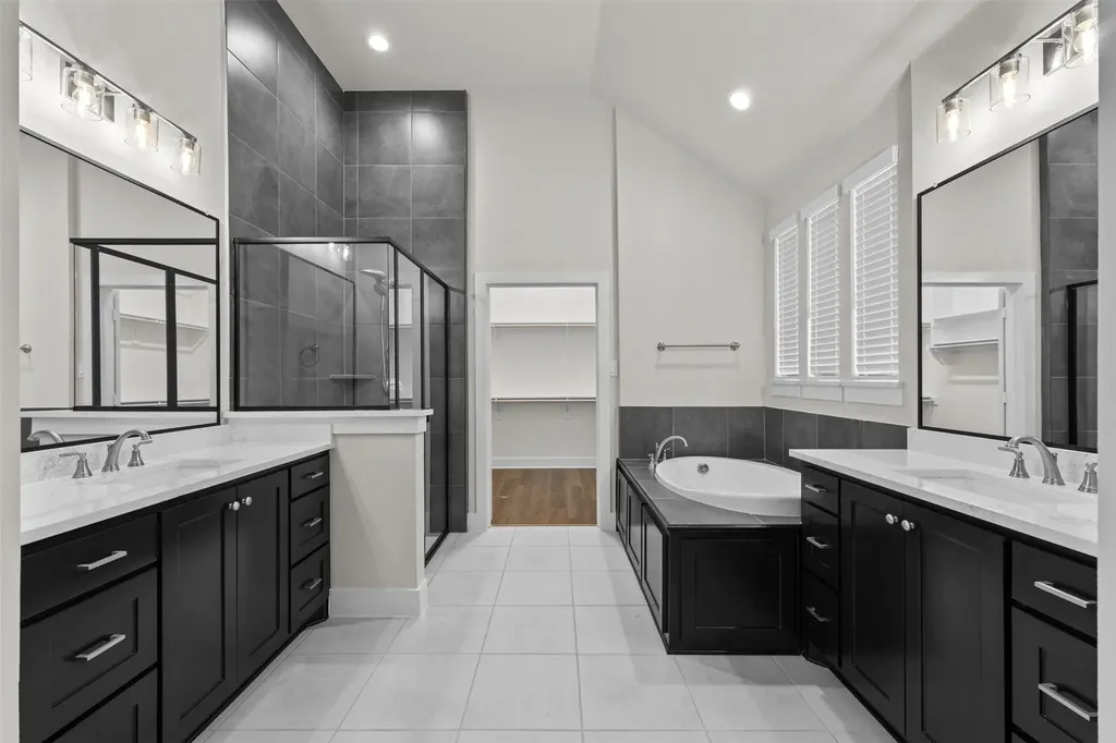 552 Holiday Avenue Waxahachie TX 75165