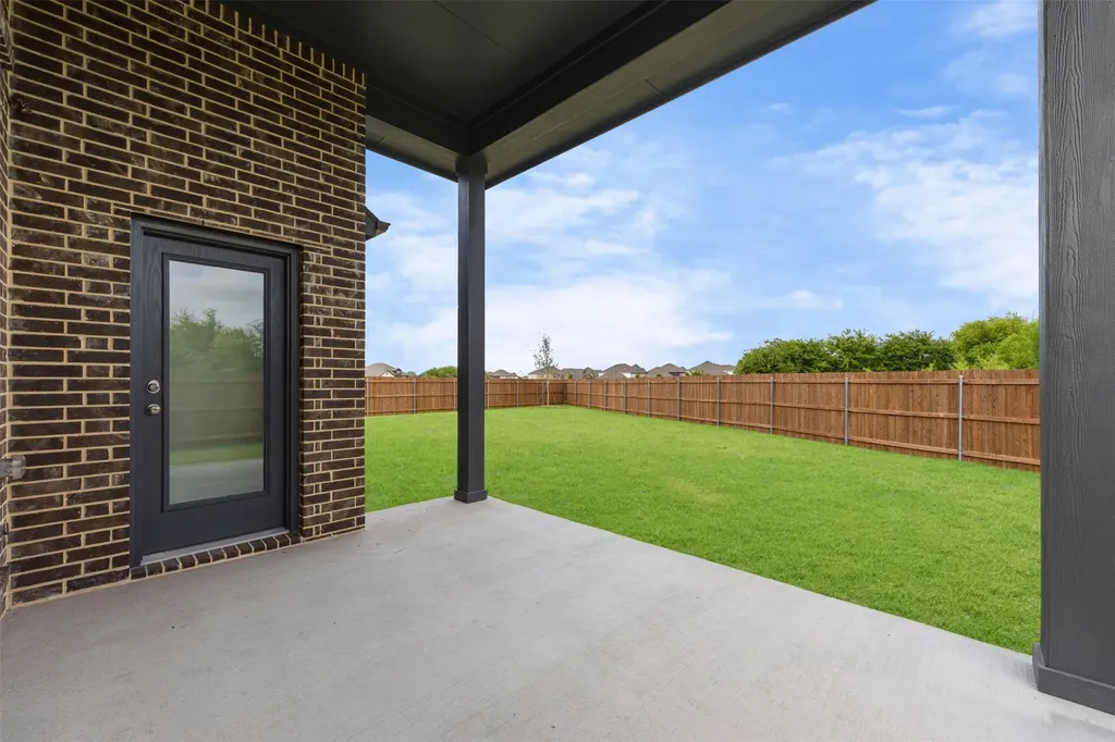 552 Holiday Avenue Waxahachie TX 75165