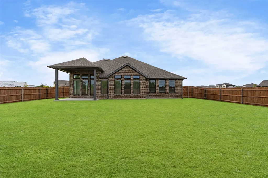 552 Holiday Avenue Waxahachie TX 75165
