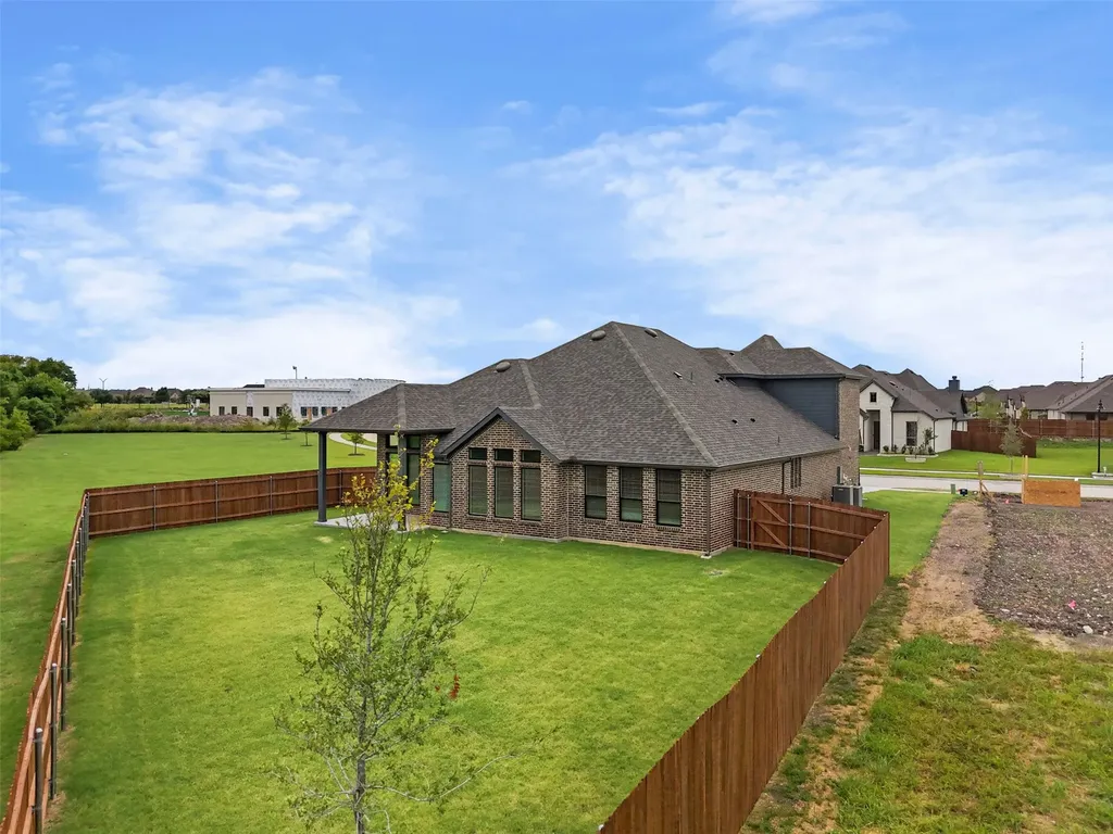 552 Holiday Avenue Waxahachie TX 75165