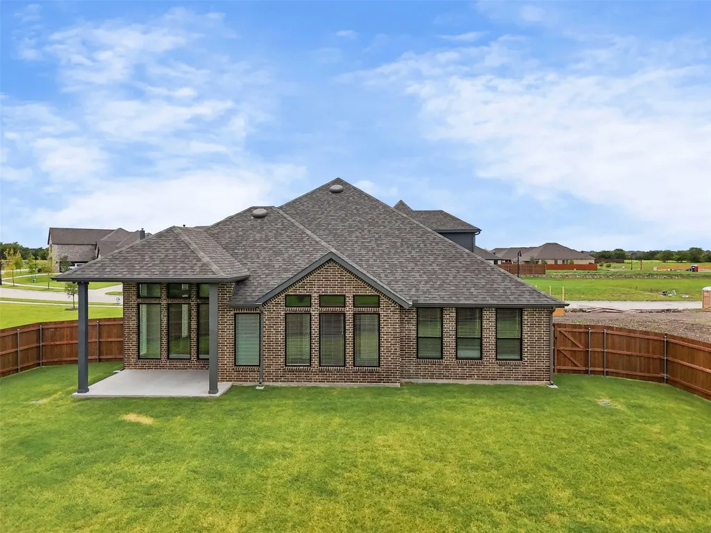 552 Holiday Avenue Waxahachie TX 75165