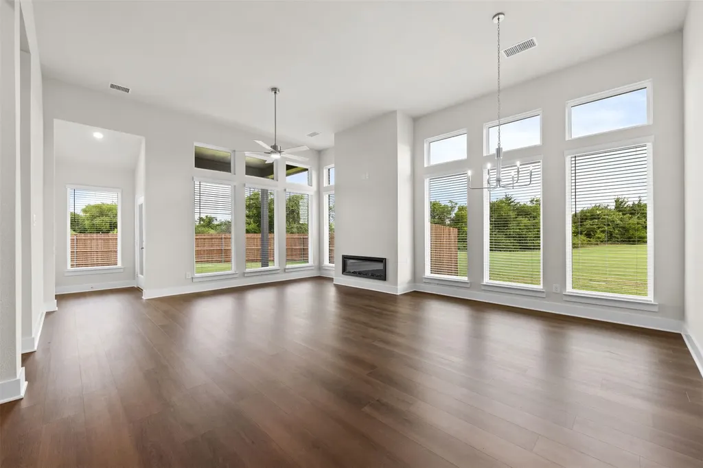 552 Holiday Avenue Waxahachie TX 75165