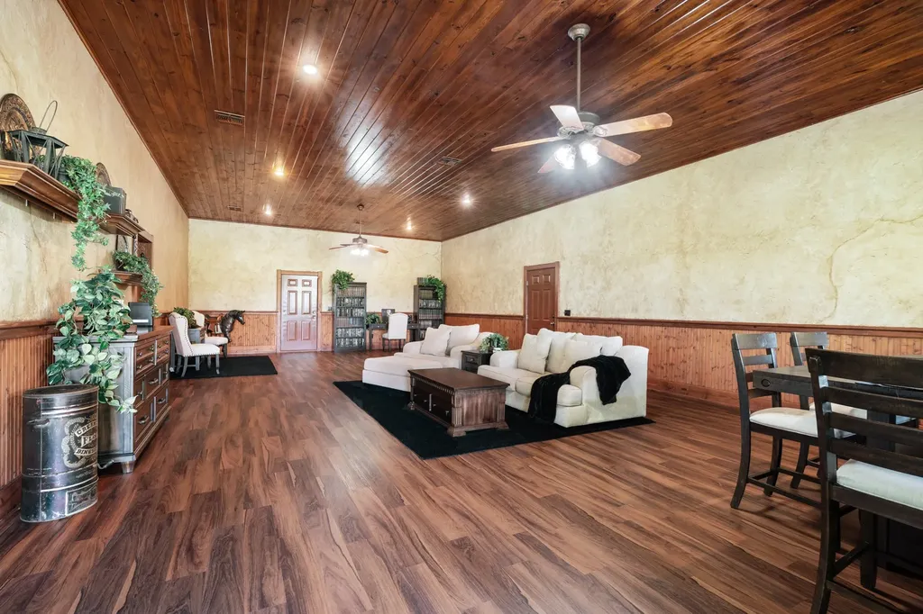 5500 Farm To Market 195 Paris TX 75462