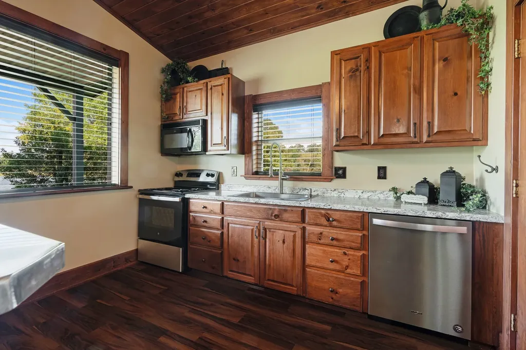5500 Farm To Market 195 Paris TX 75462
