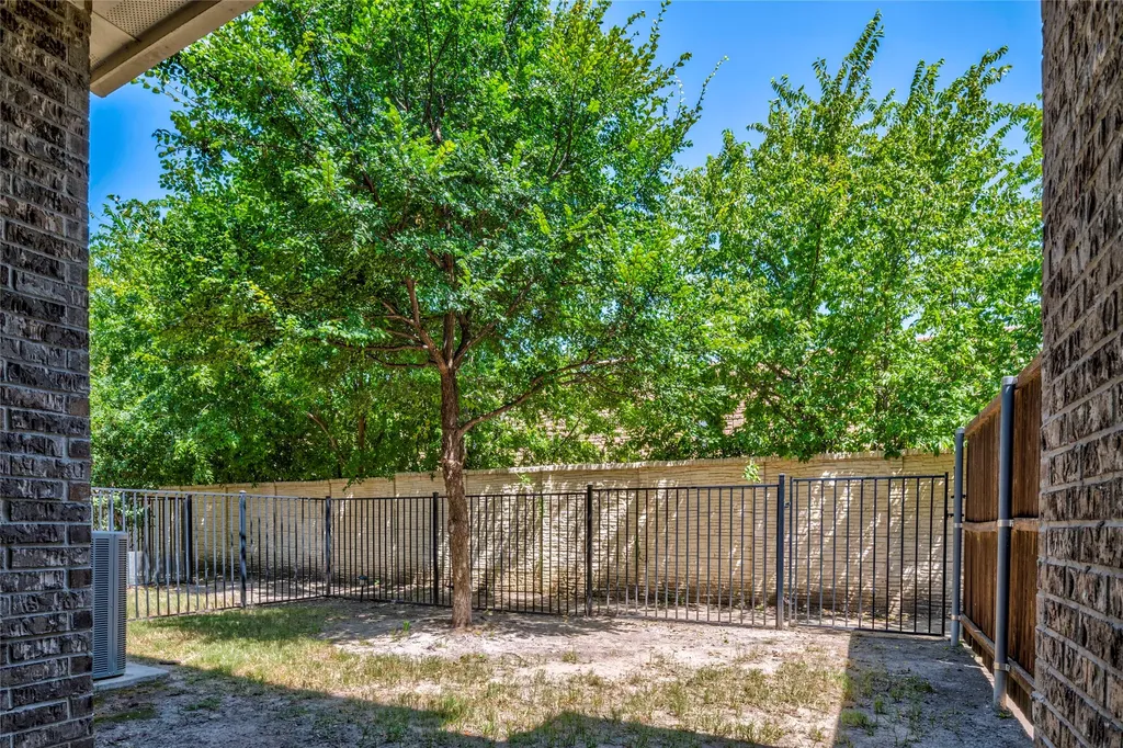 8145 Snapdragon Way Dallas TX 75252