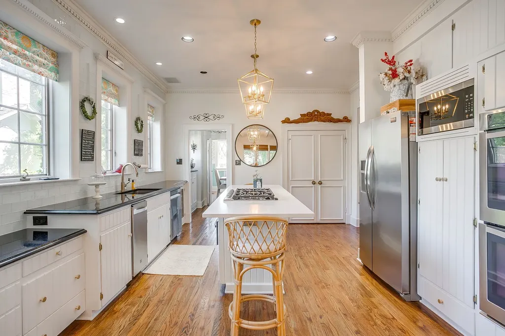 306 Prairie Avenue Cleburne TX 76033