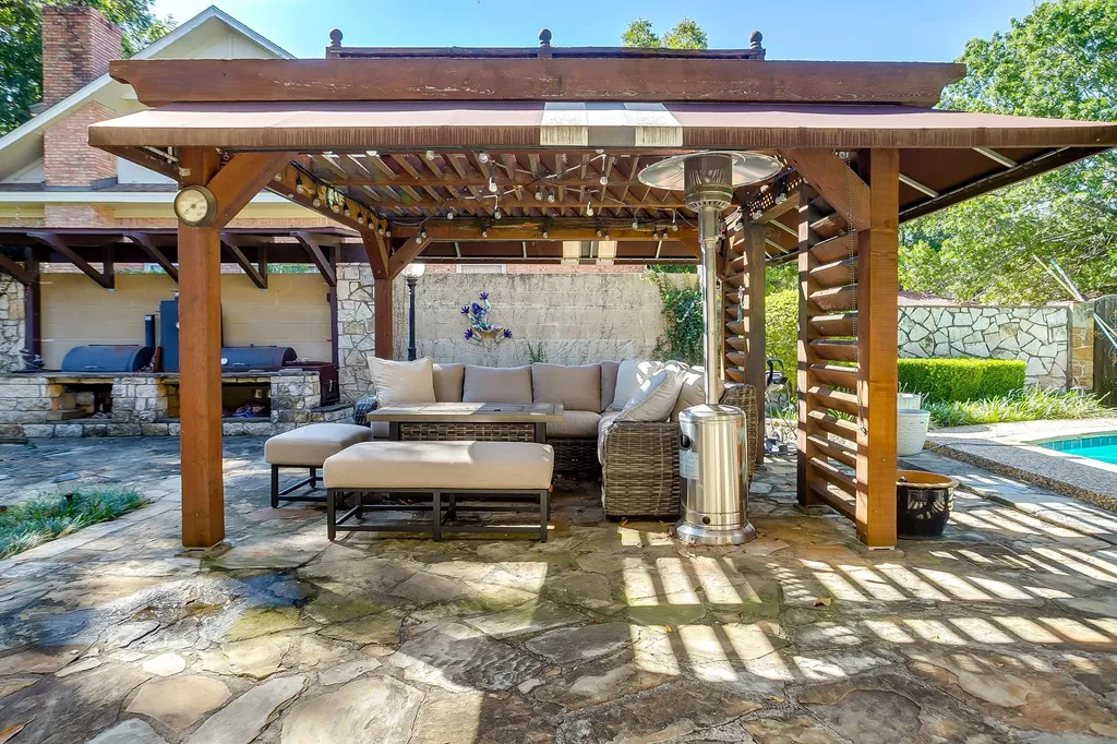 306 Prairie Avenue Cleburne TX 76033