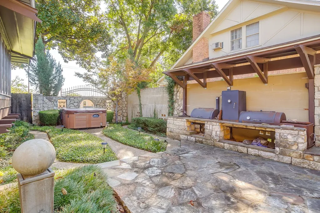 306 Prairie Avenue Cleburne TX 76033