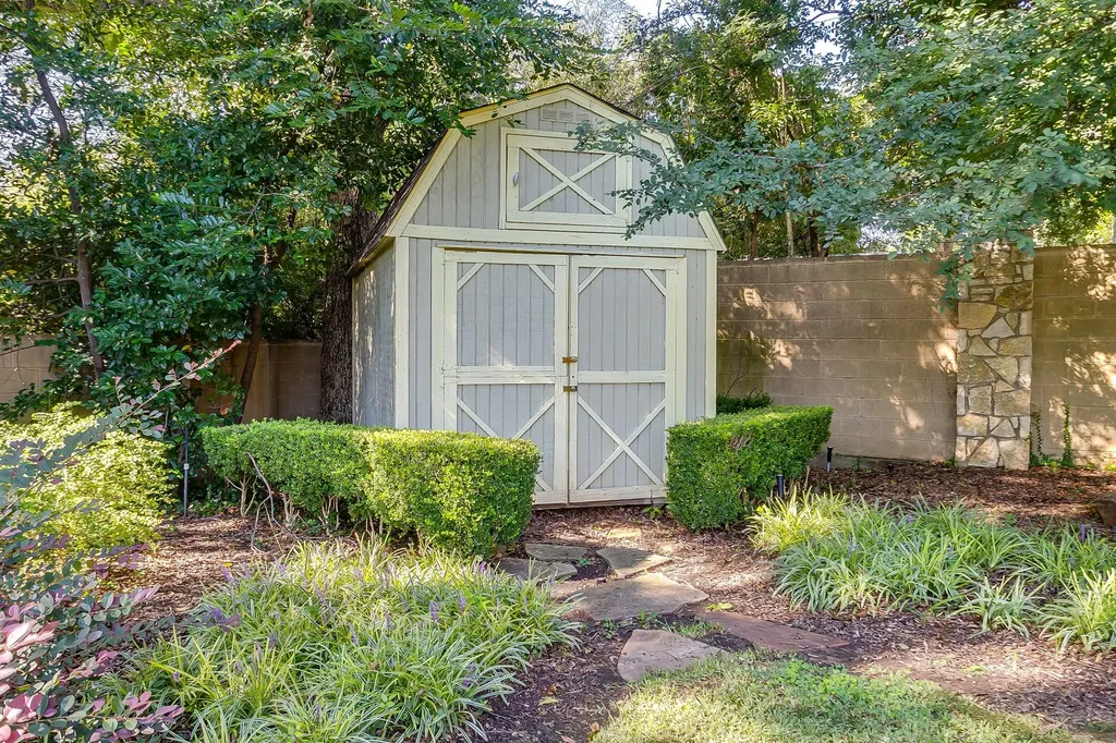 306 Prairie Avenue Cleburne TX 76033