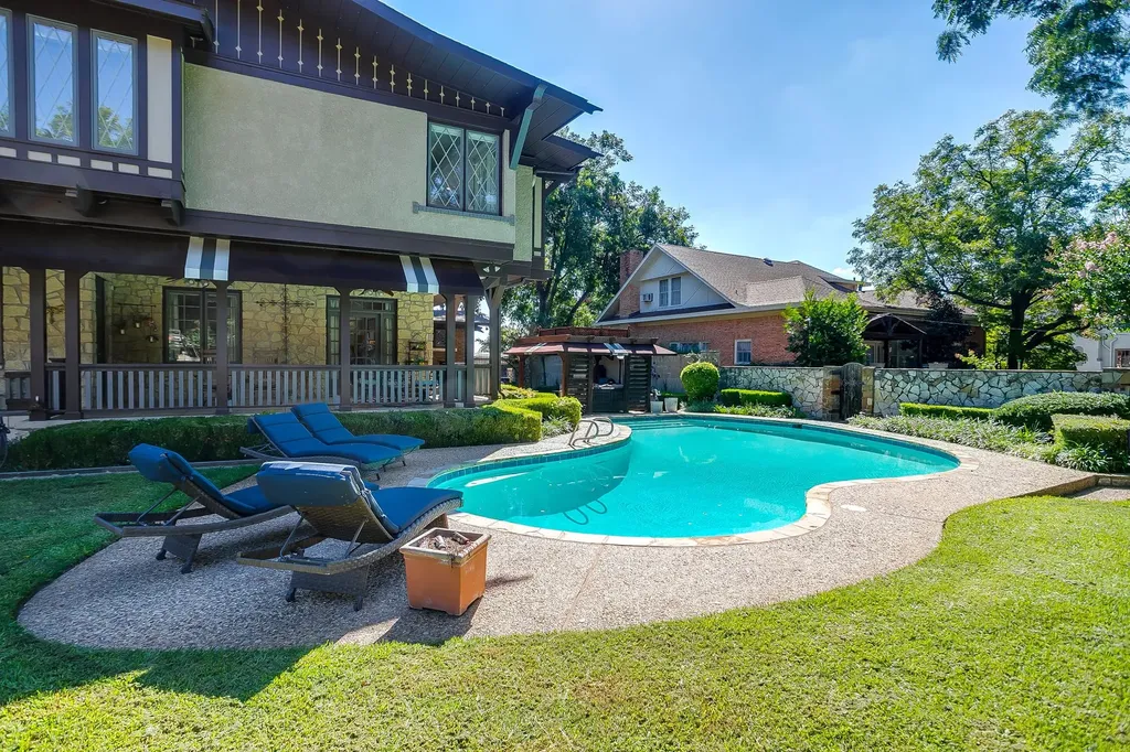 306 Prairie Avenue Cleburne TX 76033