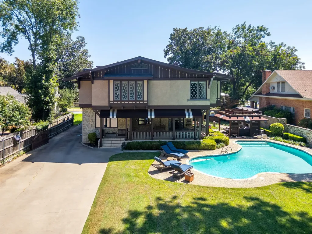 306 Prairie Avenue Cleburne TX 76033