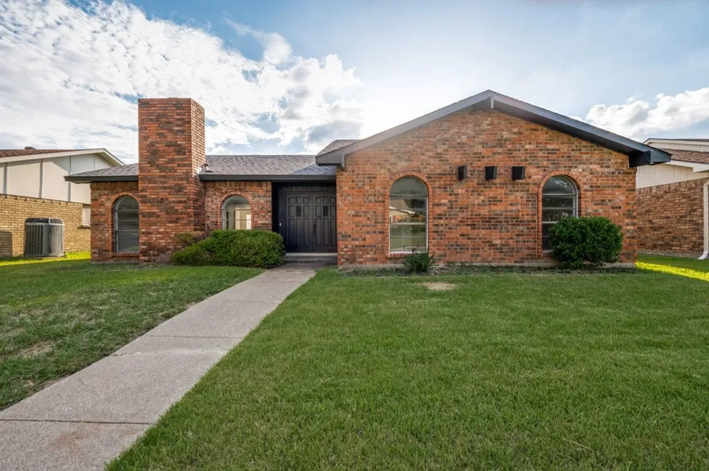 1910 Rambling Ridge Lane Carrollton TX 75007